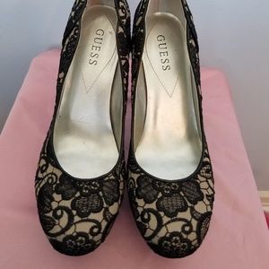 Black Lace Guess 4.5 in Platform Pumps Size 8.5 US